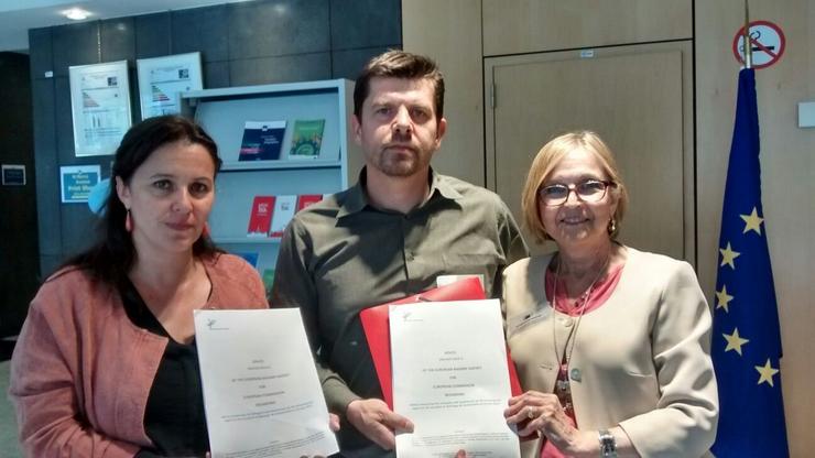 Ana Miranda (BNG) e vítimas do Alvia con informe de Bruxelas sobre Angrois. BNG - Arquivo 