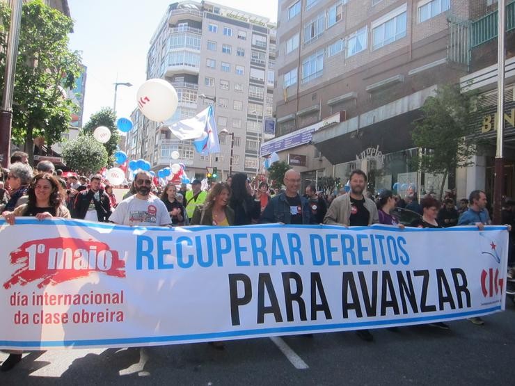 Centos de persoas percorren Vigo nunha manifestación convocada pola CIG para defender os dereitos sociais
