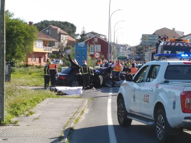 Dous falecidos e un ferido grave nunha colisión frontal na estrada entre A Pobra do Caramiñal e Ribeira 