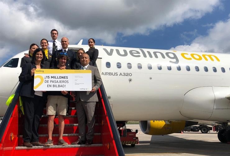 Vueling celebra os 15 millóns de pasaxeiros coa chegada do seu quinto avión baseado en Loiu. VUELING 
