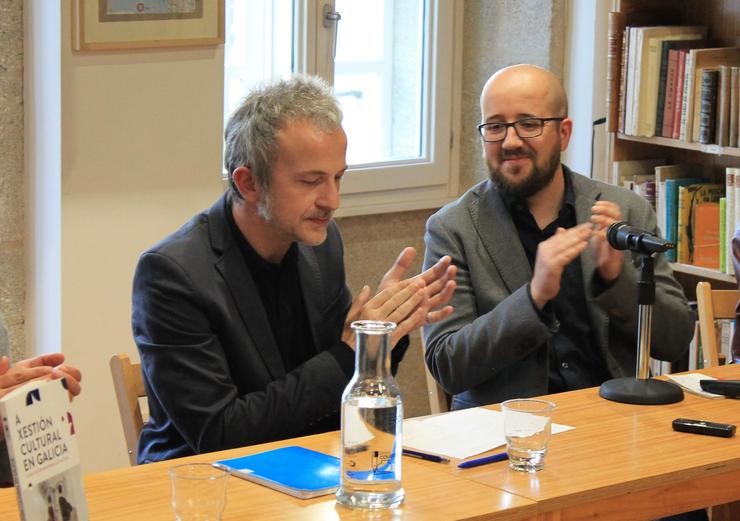 Os autores Marcos Lorenzo e Sergio Lago durante a presentación do libro 