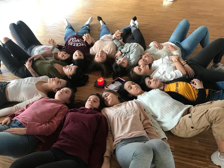 Preto de quince mozas de entre 14 e 16 anos do CEIP de Ames participaron nos obradoiros de empoderamento / Concello de Ames