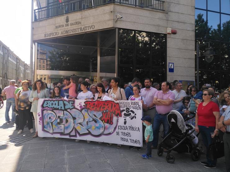 Reclaman á Xunta cunha concentración a reapertura da escola de Pedroso, en Narón (A Coruña). 