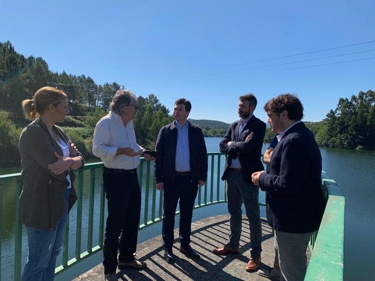 O secretario xeral do PSdeG, Gonzalo Caballero, visita o encoro do río Umia. PSDEG 