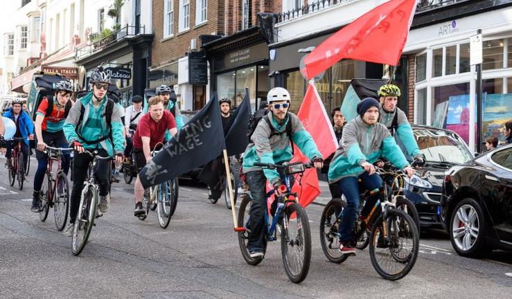 Protesta traballadores Deliveroo/Cadena Ser