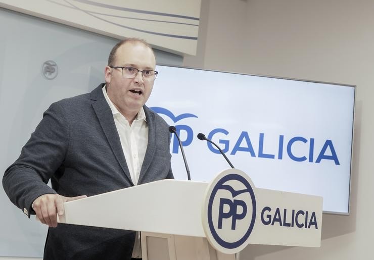 O secretario xeral do PPdeG, Miguel Tellado, en rolda de prensa na sede do partido. PPDEG