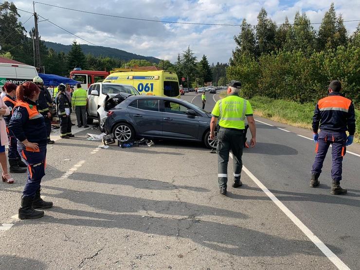 Imaxe dun accidente ocorrido en Cuntis. GARDA CIVIL DE PONTEVEDRA - Arquivo