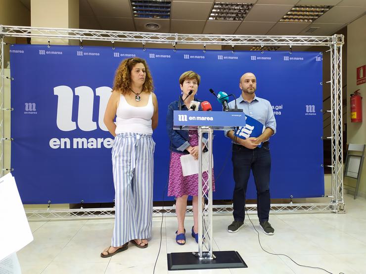 O portavoz de En Marea, Luís Villares, en rolda de prensa coas viceportavoces da dirección Ana Seijas (esquerda) e Mariló Candedo (centro) 