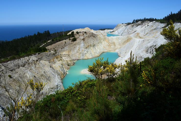 Balsas mineiras na zona de explotación de áridos en Monte Neme, entre Carballo e Malpica. SALVEMOS A CABANA