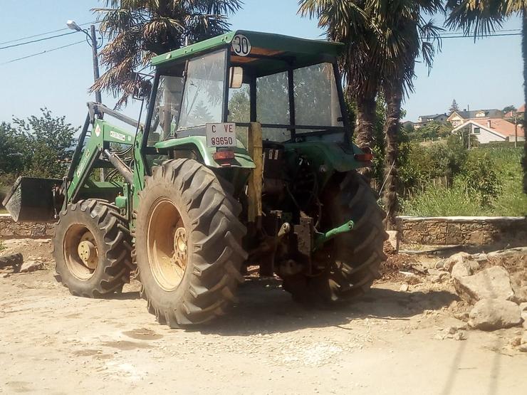 Tractor que o Concello de Vedra vendeu, segundo o BNG, de xeito fraudulento 