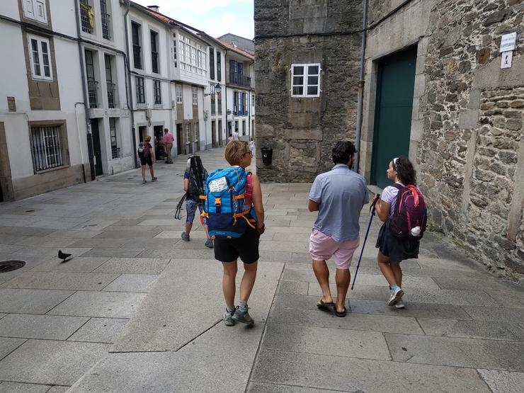 Peregrinos a escasos metros da Catedral de Santiago de Compostela.. PEDRO DAVILA-EUROPA PRESS
