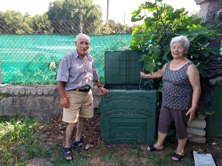 Entrega de composteiros en Allariz. Foto: Prensa concello