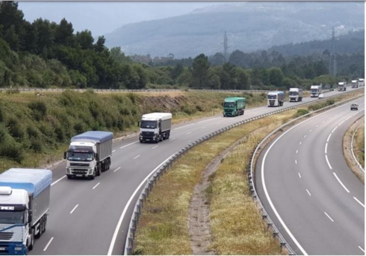 Retencións na A-52 nas inmediacións de Ourense. GARDA CIVIL