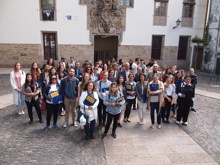 Presentación dos cursos de lingua e literatura galegas 'Galego sen fronteiras'. REAL ACADEMIA GALEGA