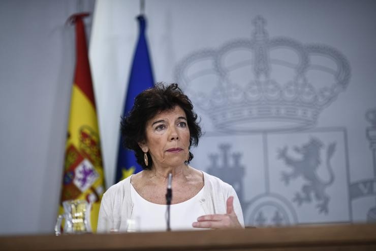 A ministra Portavoz, e de Educación e Formación Profesional en funcións, Isabel Celaá, comparece ante os medios de comunicación tras a reunión do Consello de Ministros en Moncloa / Óscar Cañas - Europa Press