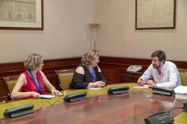 O deputado de Galicia en Común Antón Gómez-Reino reúnese coa vicesecretaria xeral da Unión de Pequenos Agricultores e Gandeiros (UPA), Montserrat Cortiñas; e a presidenta da Federación de Asociacións de Mulleres Rurais (Fademur), Teresa Lóp. GALICIA EN COMÚN 