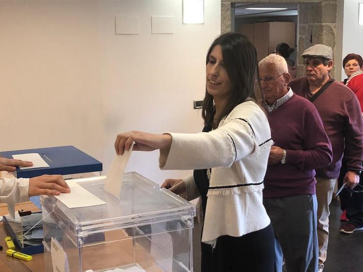 María Vilas, votando 