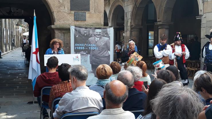 A portavoza Goretti Sanmartín Rei nun acto de homenaxe a Anxo Casal.. BNG COMPOSTELA 