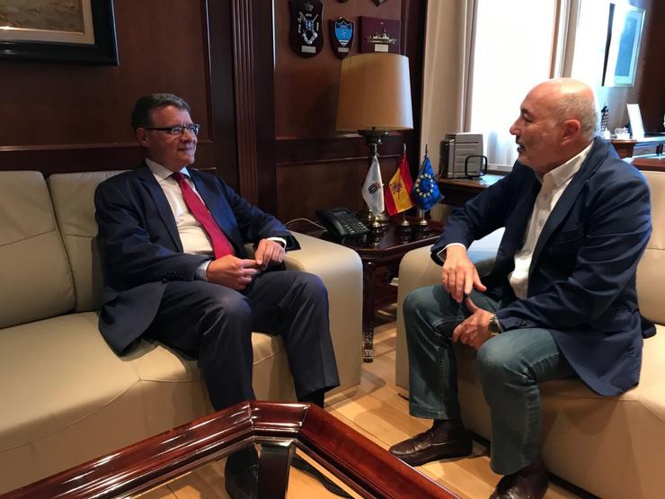 Reunión do delegado do Goberno, Javier Losada, e o presidente de REE, Jordi Sevilla. DELEGACIÓN DO GOBERNO 