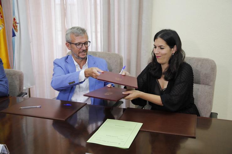 Alfonso Rueda e o concello de Meis asinan un convenio de colaboración. XUNTA 