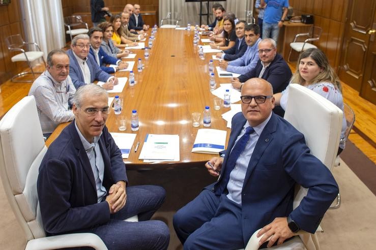 Constitución Dá Rede Provincial De Concellos Termais Dá Provincia De Ourense. Asisten Manuel Baltar (Presidente Deputación), Francisco Conde (Conselleiro De Economía, Emprego E Industria), E Vos Alcaldes Dás Vilas Termais.. DEPUTACIÓN DE OURENSE 