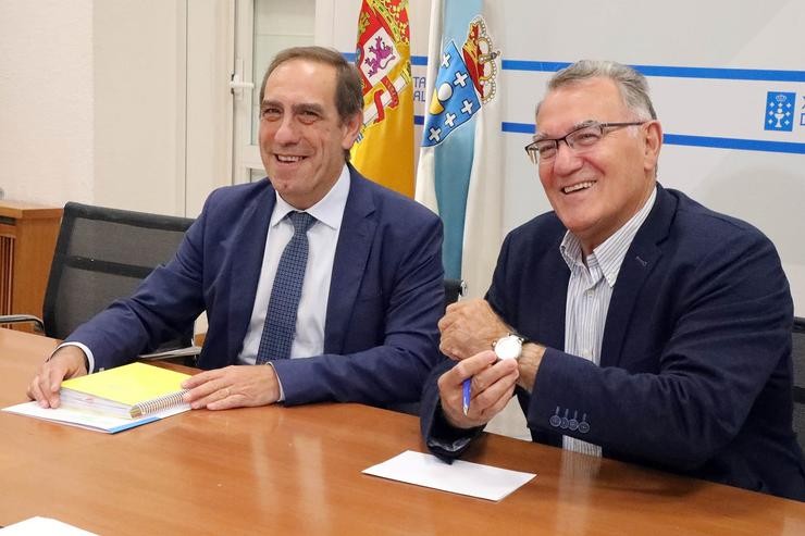 Valeriano Martínez, se reune co presidente da Federación Galega de Municipios e Provincias (FEGAMP), Alfredo García, para abordar o proxecto de universalización das prestacións financeiras en Galicia.. XUNTA 
