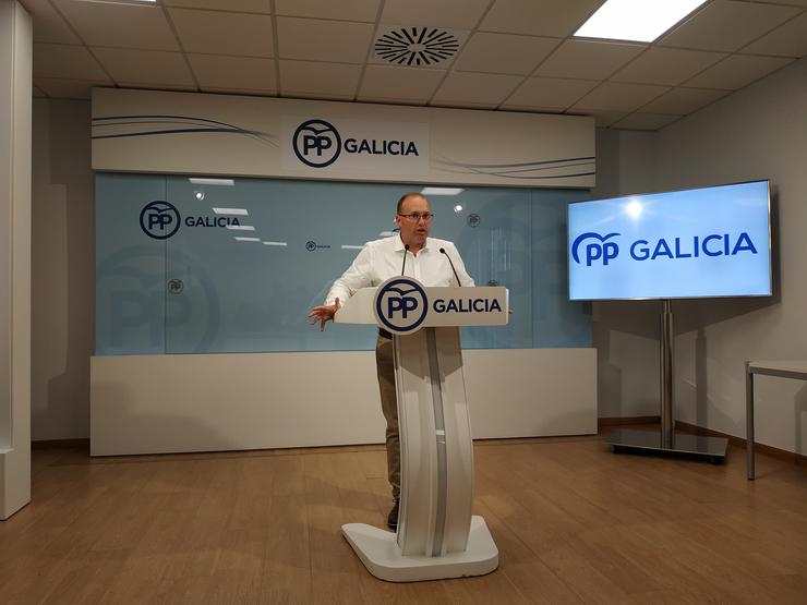 O secretario xeral do PPdeG, Miguel Tellado, durante a rolda de prensa.. PEDRO DAVILA-EUROPA PRESS 