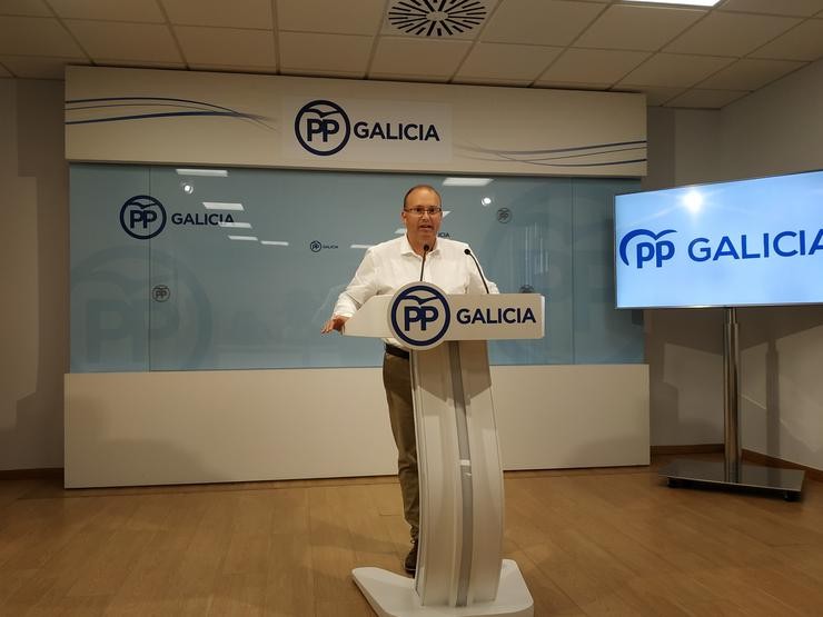 O secretario xeral do PPdeG, Miguel Tellado, durante a rolda de prensa.. PEDRO DAVILA-EUROPA PRESS 