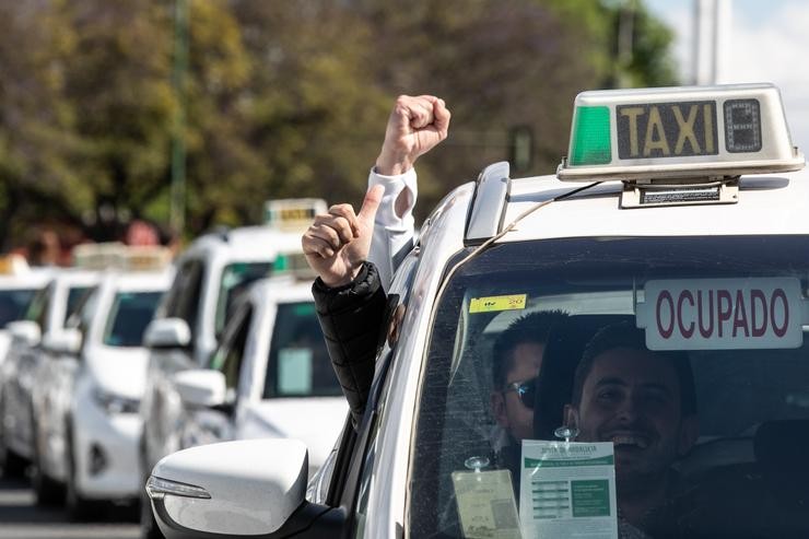 Protesta de taxistas polo borrador da Xunta sobre os VTC. Jesús Prieto - Europa Press - Arquivo