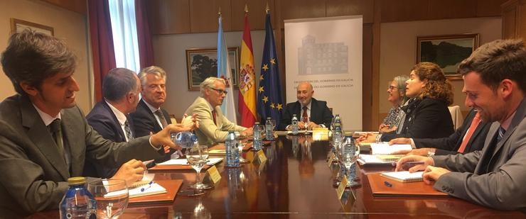Reunión do delegado do Goberno, Javier Losada, con representantes do fondo Parter. DELEGACIÓN DO GOBERNO / Europa Press