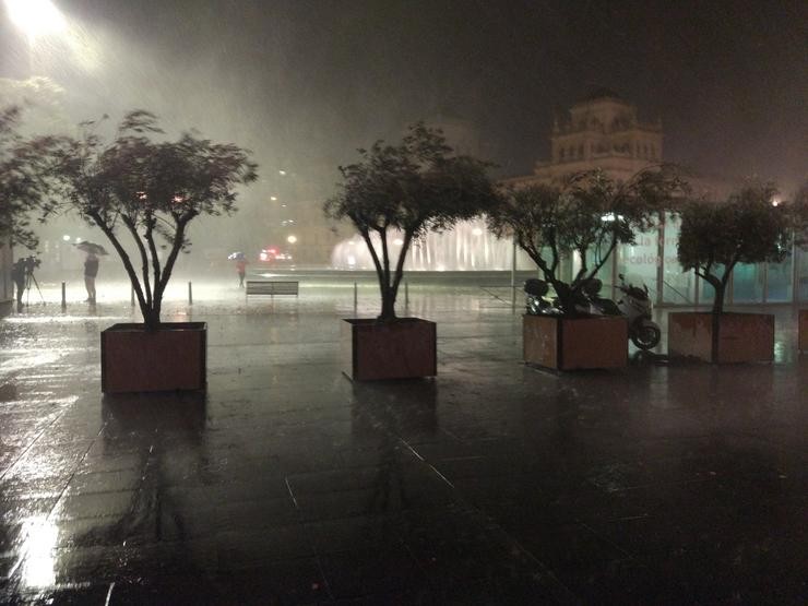 Imaxe da praza de Zorrilla durante a treboada