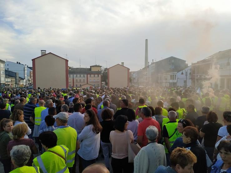 Manifestación nas Pontes (A Coruña) en defensa do emprego na central 