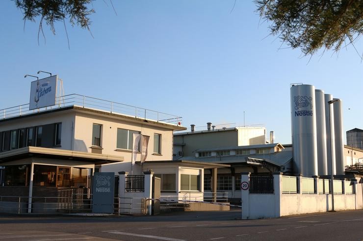 A Fábrica De Nestlé En Pontecesures / Arquivo