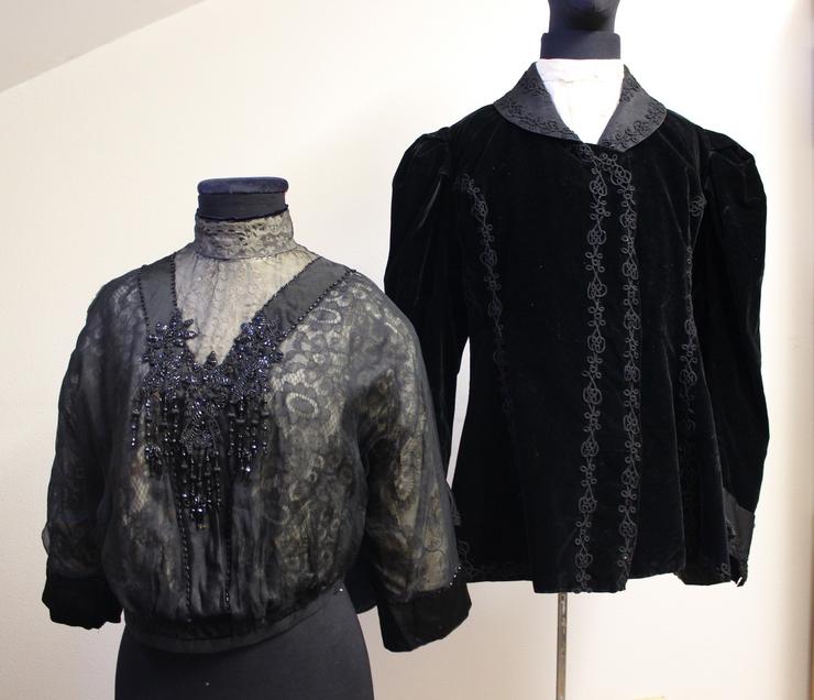Pezas de roupa feminina antigas usadas polas mulleres galegas / Museo do Pobo.