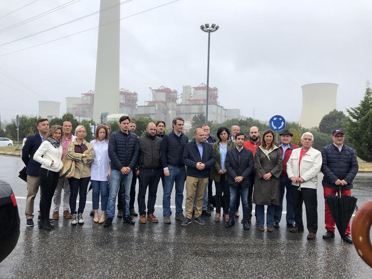 O secretario xeral do PPdeG, Miguel Tellado, reúnese cos presidentes do partido nas provincias da Coruña, Diego Calvo, e Lugo, Elena Candia, xunto a portavoces e alcaldes populares.. PPDEG 