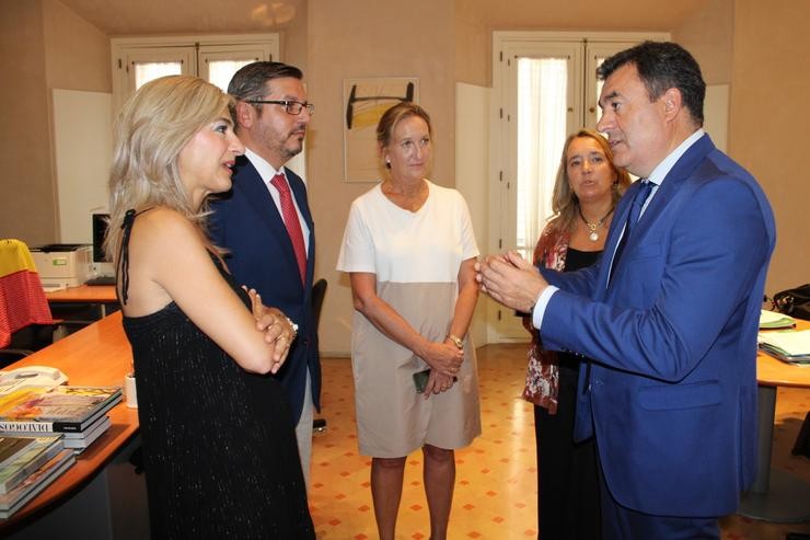 Reunión entre a conselleira de Cultura de Andalucía, Patricia del Pozo, e o conselleiro de Cultura de Galicia, Román Rodríguez / Xunta de Galicia.