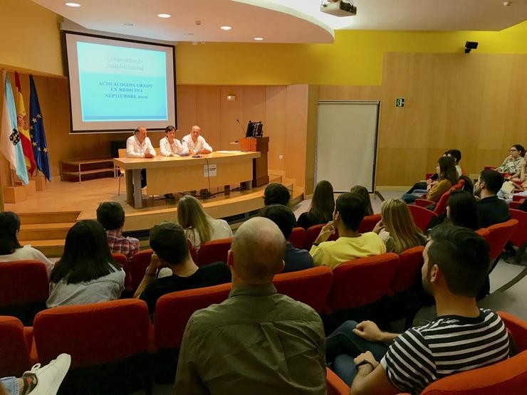 Estudantes de último curso de Medicina comezan a súa formación no Complexo Hospitalario de Pontevedra.. XUNTA 