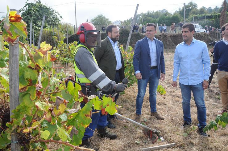 O conselleiro de Medio Rural, José González, visita Cenlle 