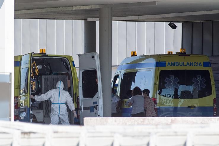 Un paciente con Covid-19 é trasladado desde o Hospital do Incio ao Hospital de Lugo, Galicia (España), a 3 de setembro de 2020. O centro do Incio rexistrou xa nove falecidos por coronavirus desde o pasado 20 de agosto. Carlos Castro - Europa Press - Arquivo