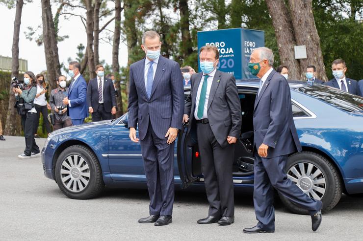 O Rei Felipe VI  e o presidente da República de Portugal, Marcelo Rebelo de Sousa , á súa chegada á inauguración do II Foro La Toja.. Marta Vázquez Rodríguez - Europa Press