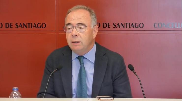 O alcalde de Santiago, Xosé Sánchez Bugallo. CAPTURA (YOUTUBE) - Arquivo