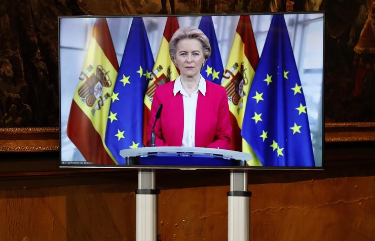A presidenta da Comisión Europea, Ursula von der Leyen conéctase á Conferencia de presidentes autonómicos celebrada este luns en Madrid onde se analizará a repartición dos fondos europeos de reconstrución, a 26 de outubro de 2020.. Pool