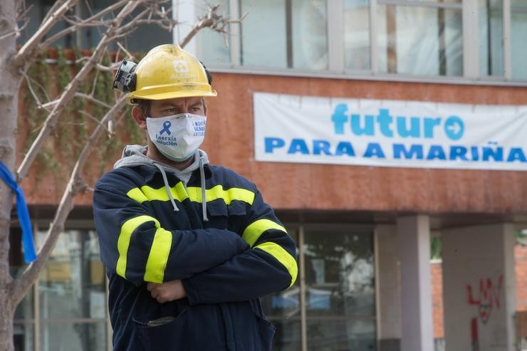 Un traballador de Alcoa protesta na Mariña.. Carlos Castro - Europa Press / Europa Press