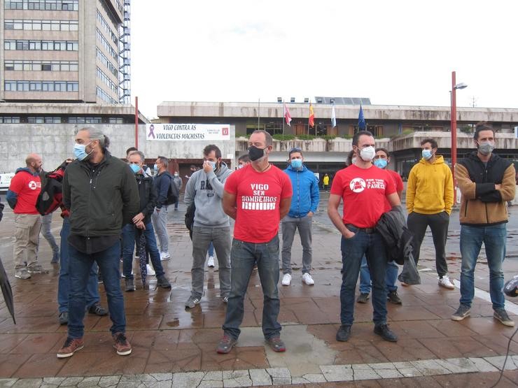 Bombeiros de Vigo durante a rolda de prensa / Europa Press