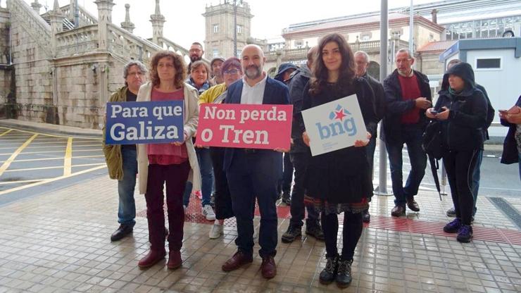 Reivindicación dos trens con Néstor Rego,deputado do BNG, á cabeza. BNG 