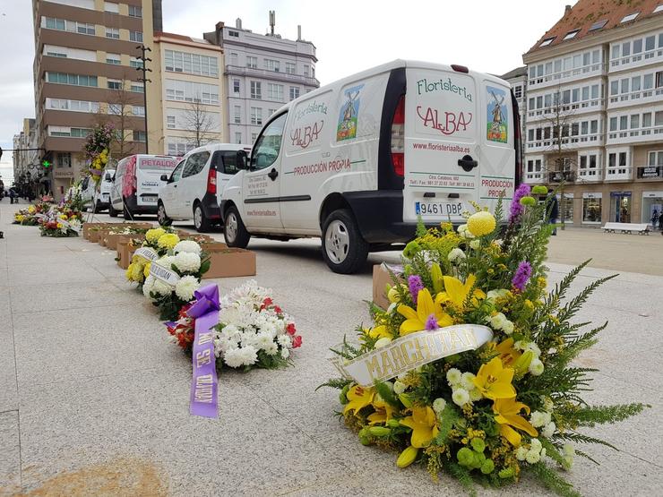 Ramos de flores na Praza de Armas de Ferrol 