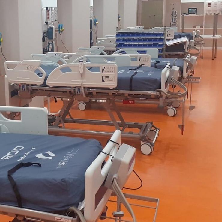 Novas camas de UCI habilitadas nun hospital para pacientes con coronavirus, COVID-19 