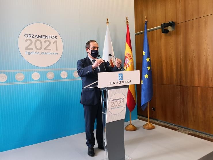 O conselleiro de Facenda, Valeriano Martínez, presenta os orzamentos no Parlamento 