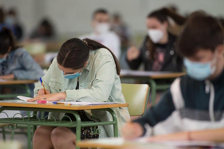 Estudantes de bacharelato realizan os exames de Selectividade en Viveiro en imaxe de arquivo 