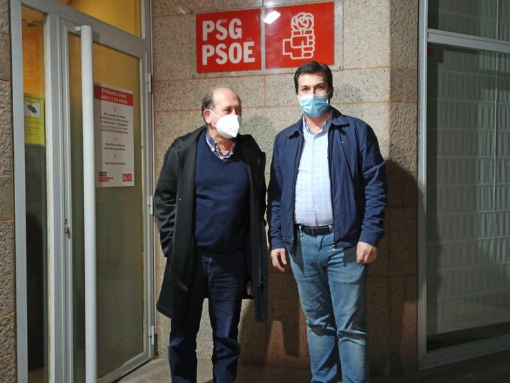 O presidente do PSdeG, Xoaquín Fernández Leiceaga, xunto ao secretario xeral do partido, Gonzalo Caballero, na sede en Santiago de Compostela